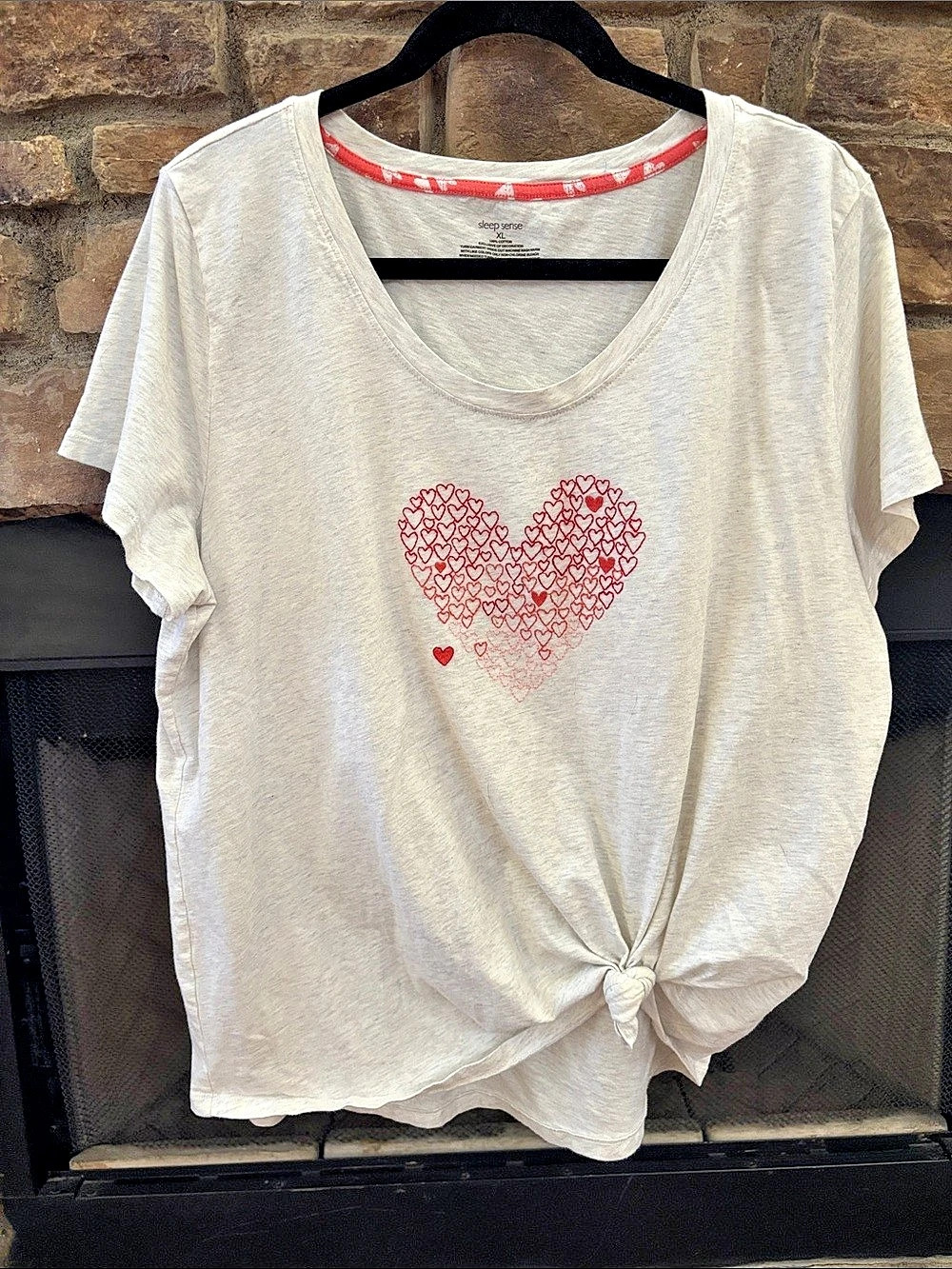 Sleep Sense Heart Graphic Knotted Tee in White & Red Size XL